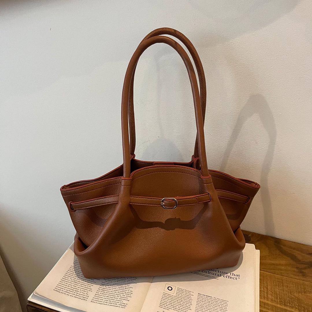 8100 MEDIUM TOTE BAG