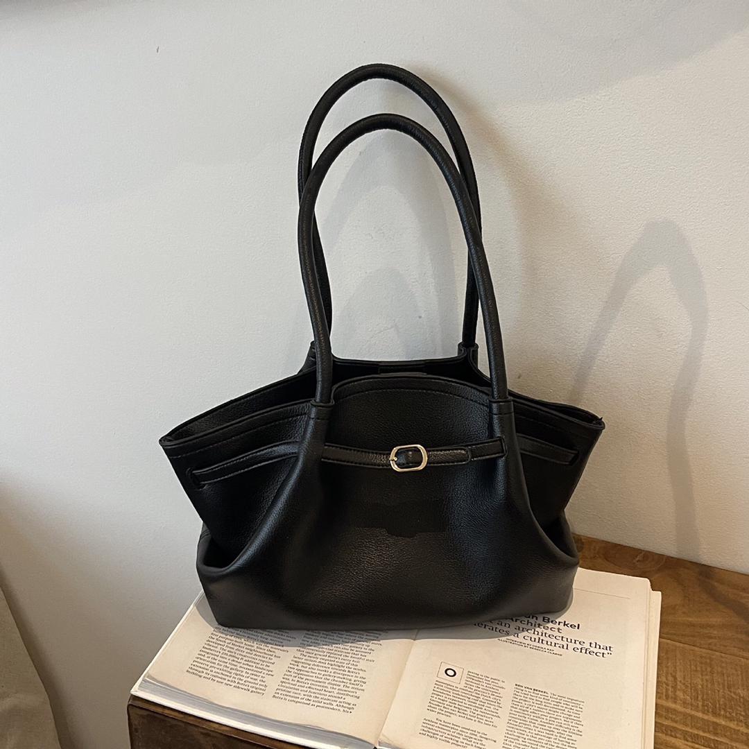 8100 MEDIUM TOTE BAG