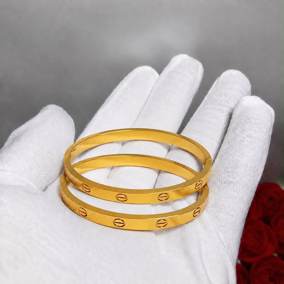 Gold bangle