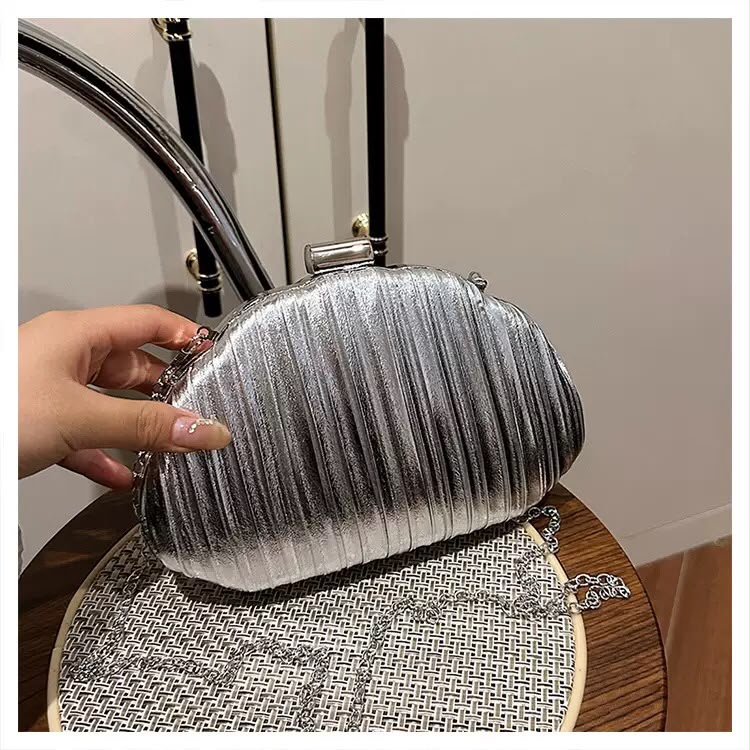 ELEGANT CLUTCH